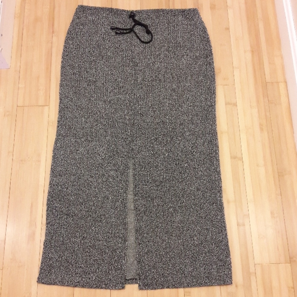 Women's Two piece Top/Skirt casual set. - Picture 3 of 8